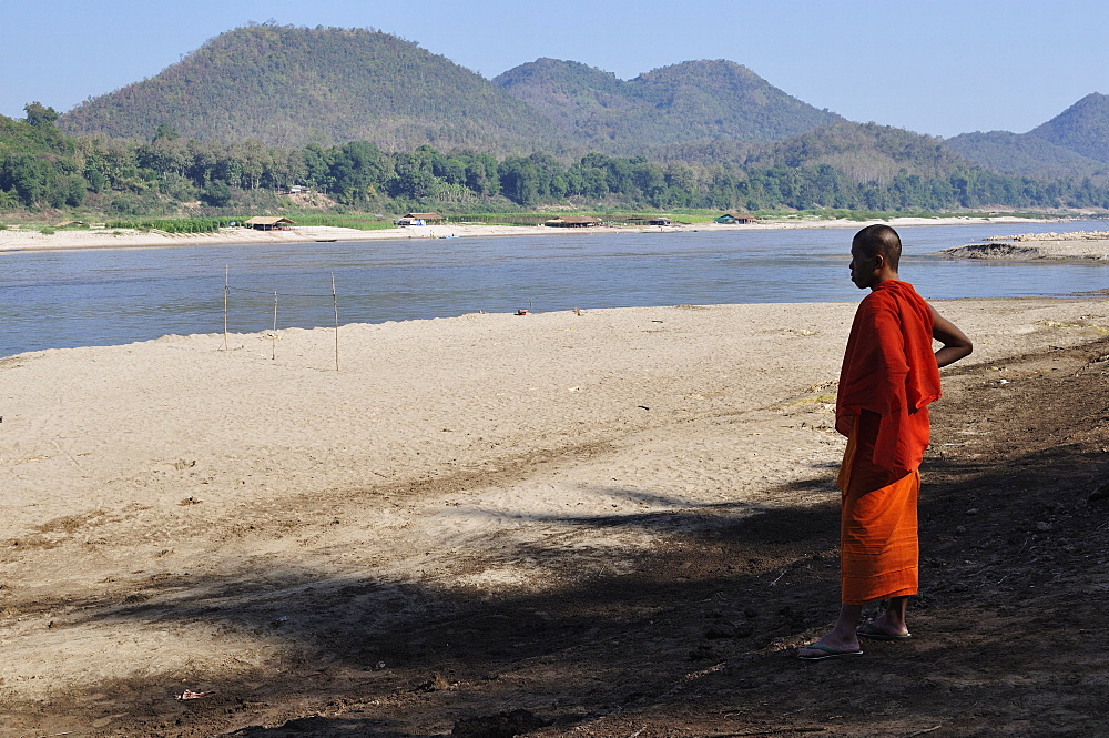 Monk at the Mekong River, Luang Prabang, Laos, Indochina, Southeast Asia, Asia