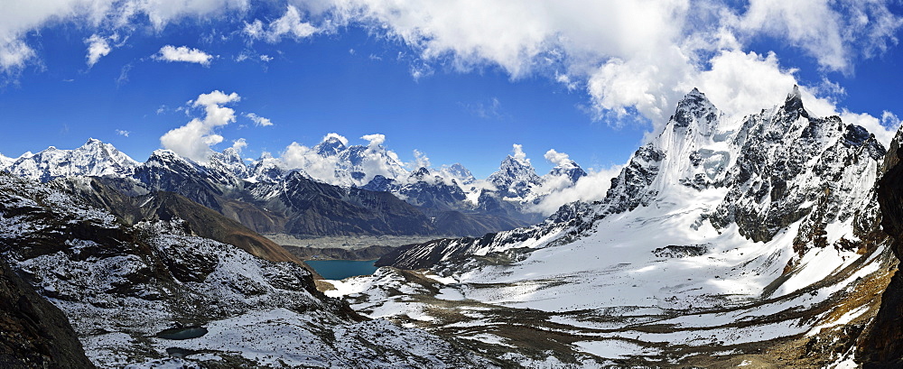 View from Renjo Pass of Mount Everest, Everest Himalayan Range and Gokyo Lake, Sagarmatha National Park, UNESCO World Heritage Site, Solukhumbu District, Sagarmatha, Eastern Region (Purwanchal), Nepal, Himalayas, Asia