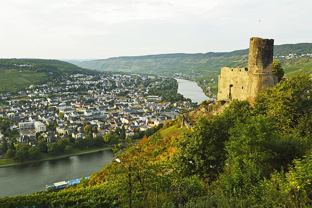 View of Landshut Castle ruins, Bernkastel-Kues and Moselle River (Mosel), Rhineland-Palatinate, Germany, Europe