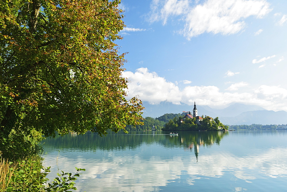 Lake Bled (Blejsko jezero), Bled, Julian Alps, Slovenia, Europe