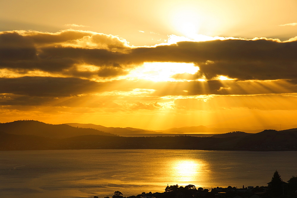 Sunrise, River Derwent, Hobart, Tasmania, Australia, Pacific