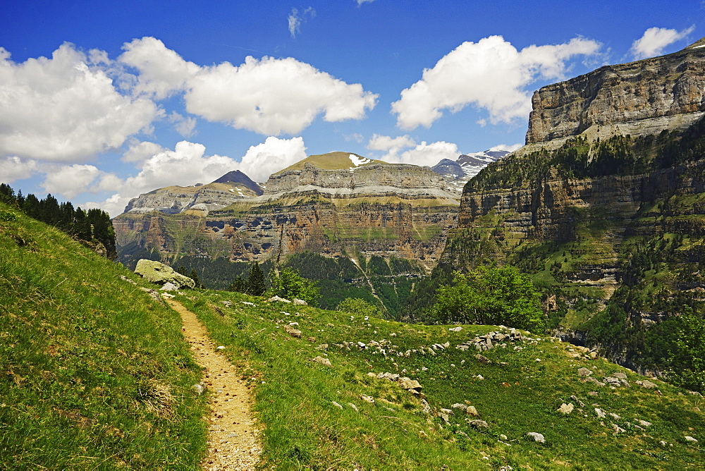 Valle de Ordesa, Parque Nacional de Ordesa, Central Pyrenees, Aragon, Spain, Europe