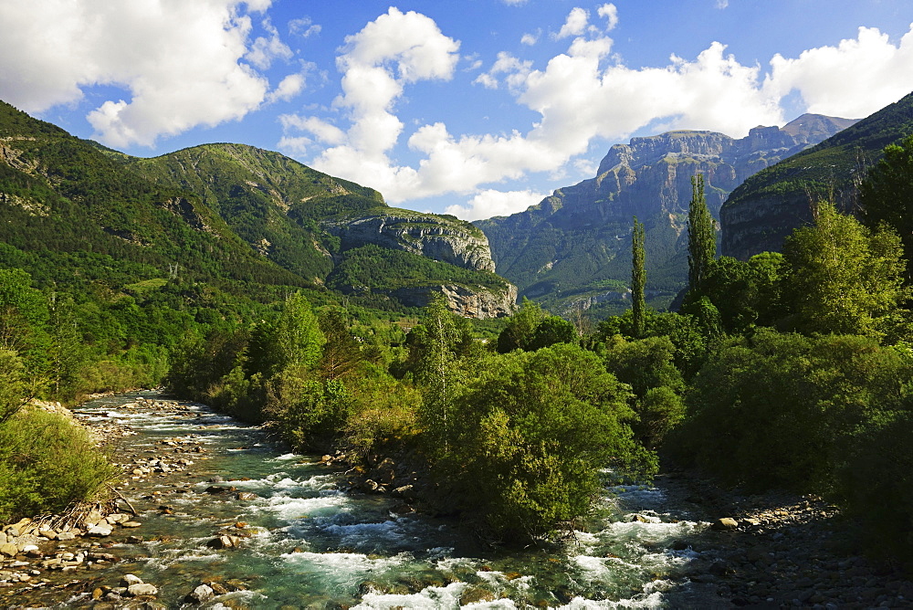 Valle de Broto, Parque Nacional de Ordesa, Central Pyrenees, Aragon, Spain, Europe