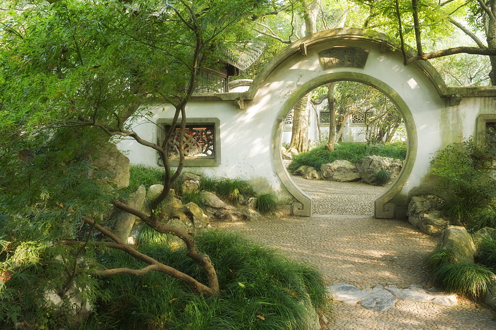 Moon Gate, West Lake, Hangzhou, Zhejiang Province, China, Asia