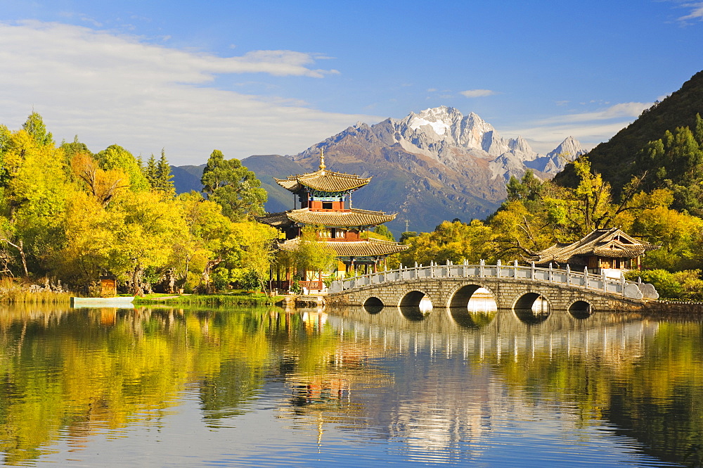 Black Dragon Pond and Yulong Snow Mountain, Lijiang, Yunnan Province, China, Asia