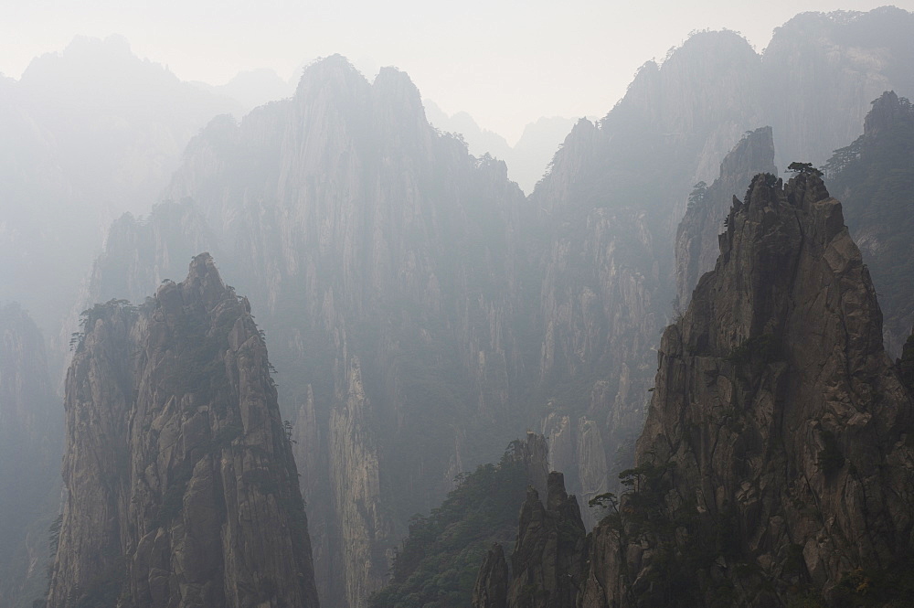 White Cloud Scenic Area, Mount Huangshan (Yellow Mountain), UNESCO World Heritage Site, Anhui Province, China, Asia