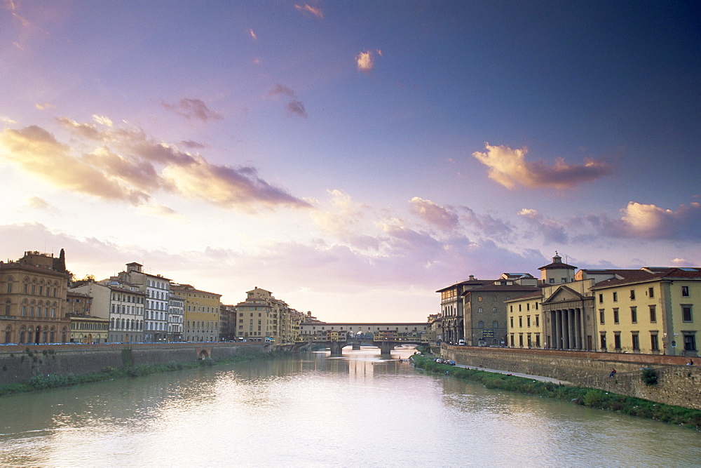 River Arno and the Ponte Vecchio, Florence, Tuscany, Italy, Europe