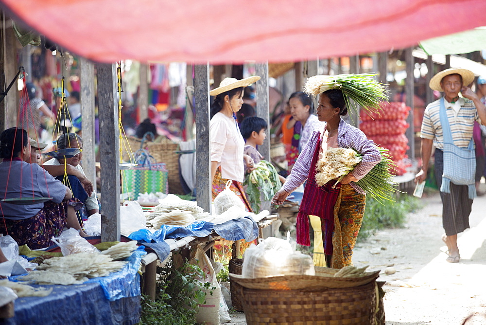 Woman selling green onions, Inle Lake, Myanmar (Burma), Asia