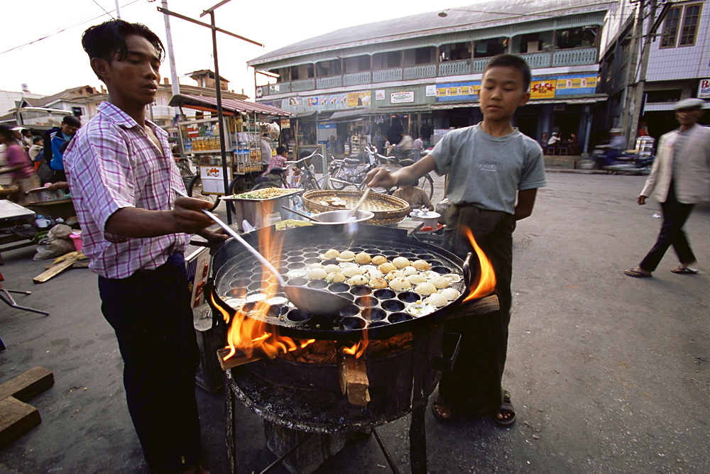 Street food, Pin Oo Lwyn, Myanmar (Burma), Asia