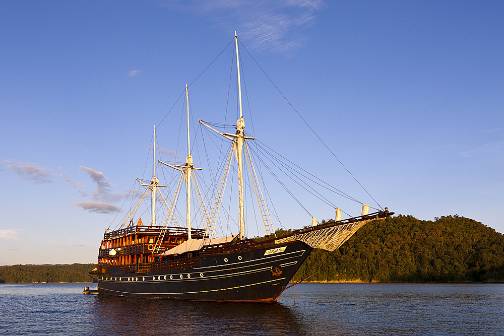 Amira Liveaboard, Triton Bay, West Papua, Indonesia