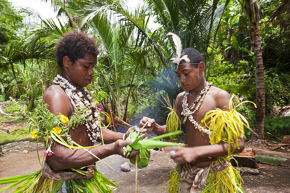 Demonstration of making Sago, Tufi, Oro Province, Papua New Guinea