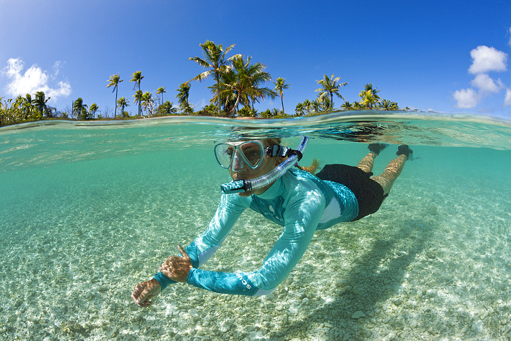 Snorkeling at French Polynesia, Apataki Atoll, Tuamotu Archipel, French Polynesia