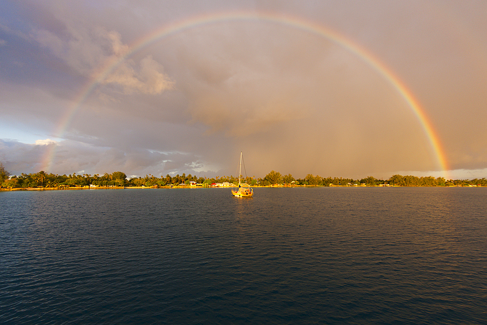 Rainbow in front of Rotoava, Fakarava, Tuamotu Archipel, French Polynesia