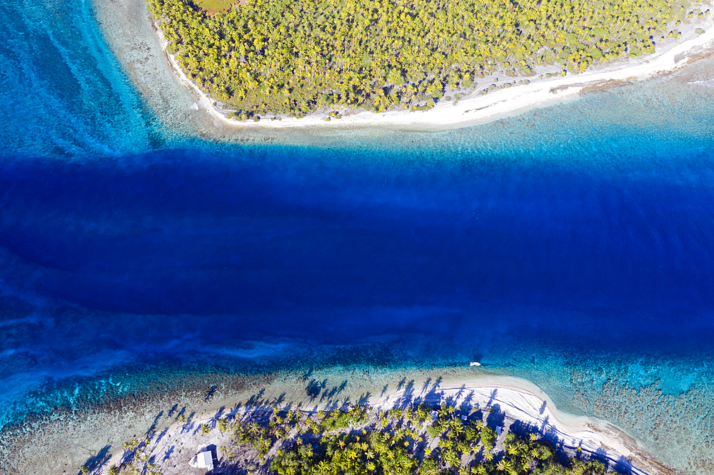 Almonu Pass of Apataki Atoll, Tuamotu Archipel, French Polynesia