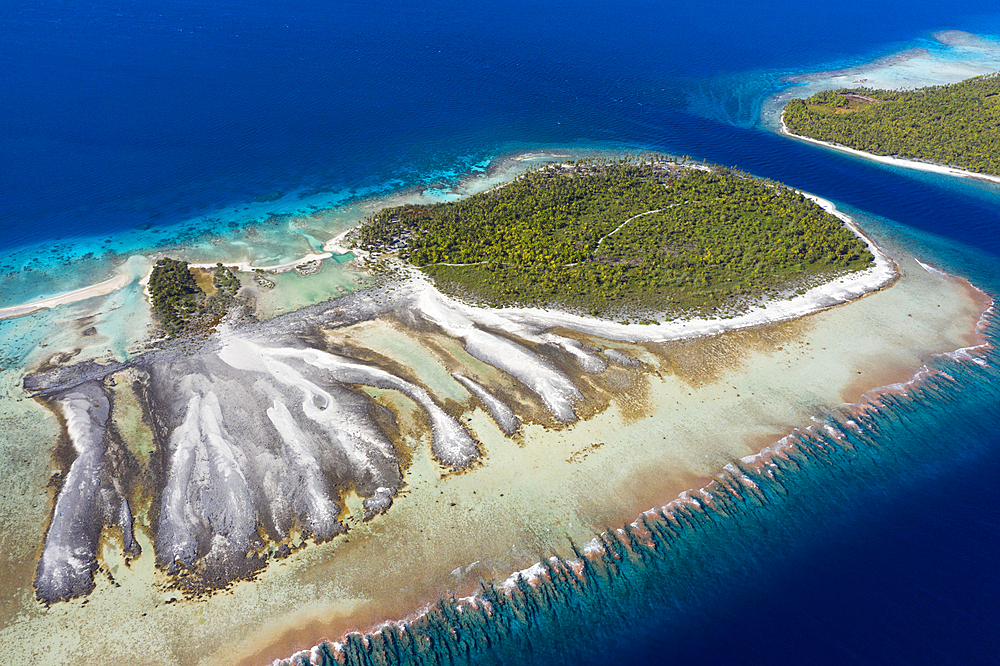 Impressions of Apataki Atoll, Tuamotu Archipel, French Polynesia