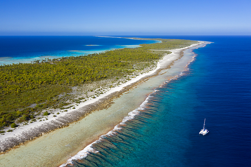 Catamaran at Apataki Atoll, Tuamotu Archipel, French Polynesia