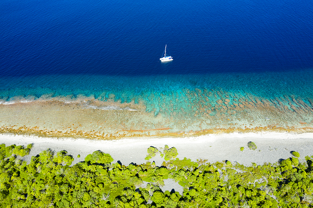 Catamaran at Kauehi Atoll, Tuamotu Archipel, French Polynesia