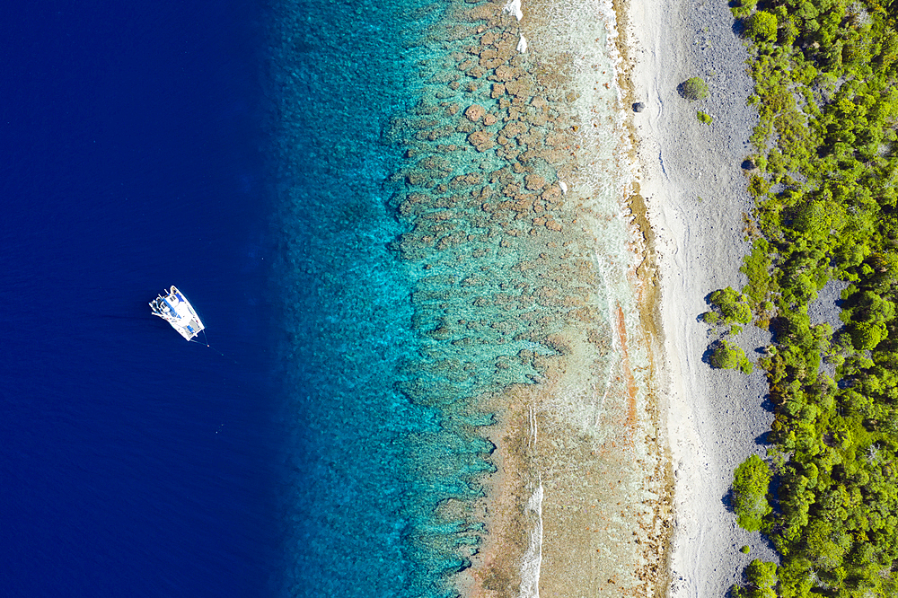 Catamaran at Kauehi Atoll, Tuamotu Archipel, French Polynesia