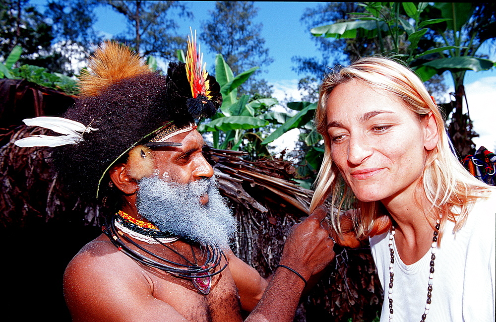 Huli wigman and tourist, Papua New Guinea, Tari, Huli, Highlands