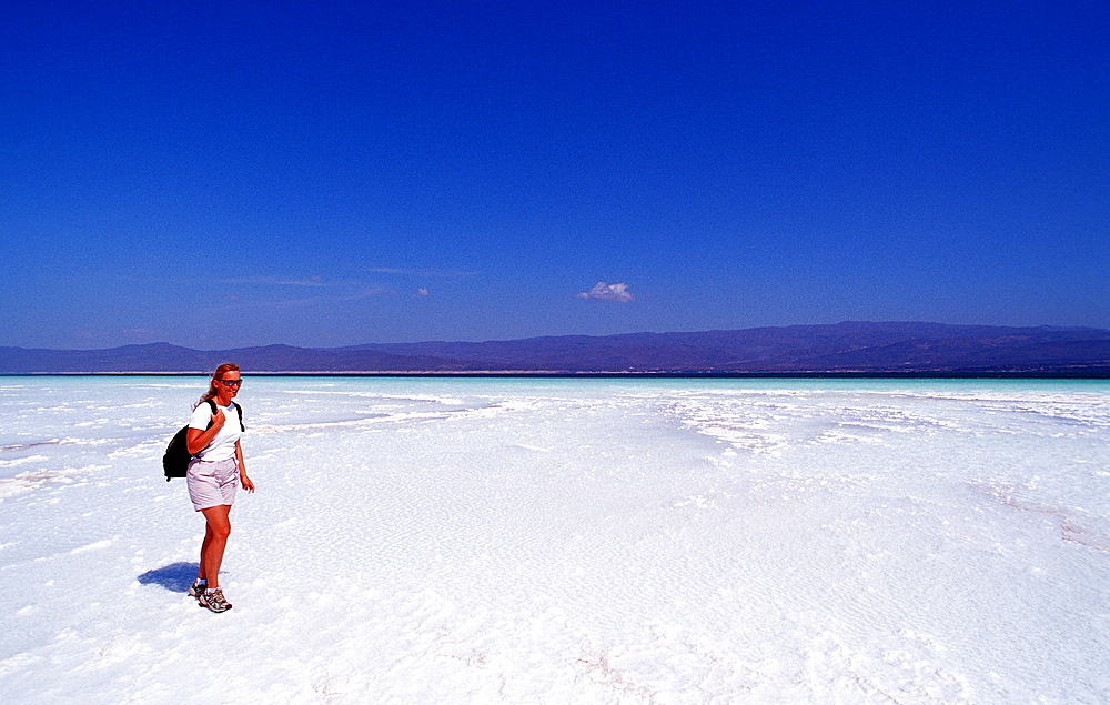 Tourist at Lac Assal, Lake Assal, Djibouti, Djibuti, Africa, Afar Triangle