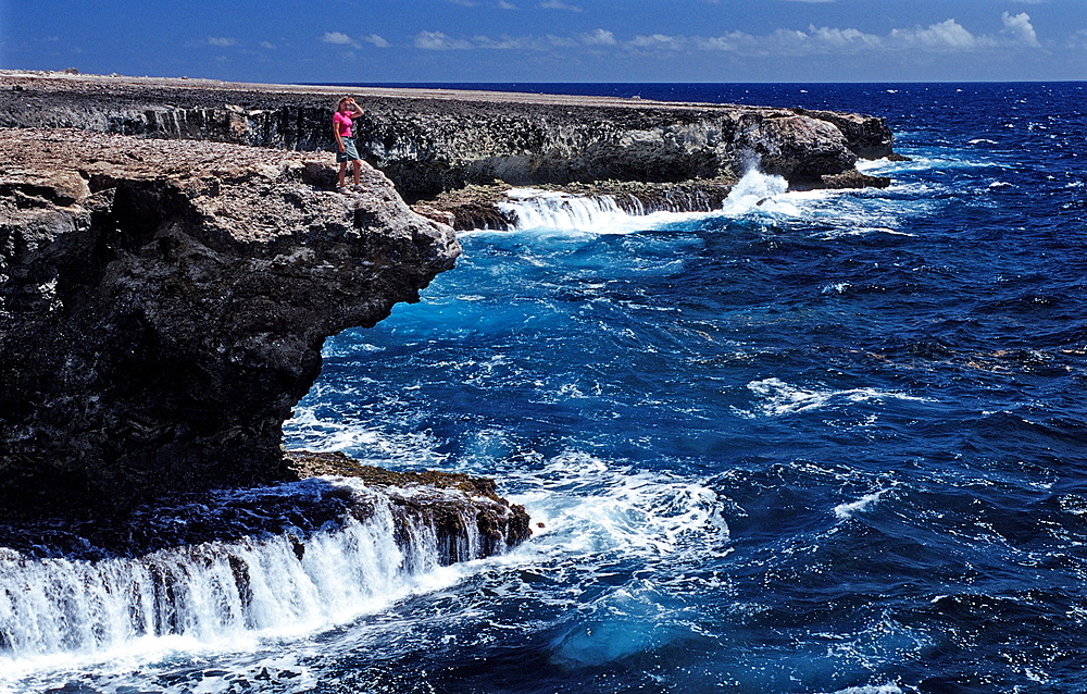 Woman and surging billows, Netherlands Antilles, Bonaire, Caribbean Sea, Washington Slagbaai National Park, Suplad?