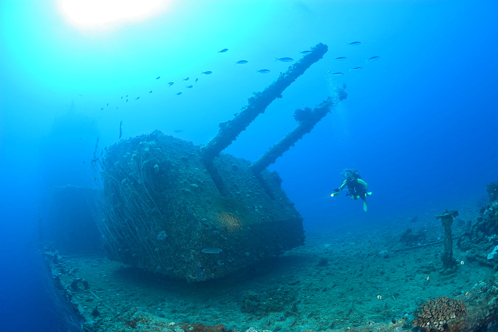 Diver and Twin 8-inch 55 caliber Gun on USS Saratoga, Marshall Islands, Bikini Atoll, Micronesia, Pacific Ocean