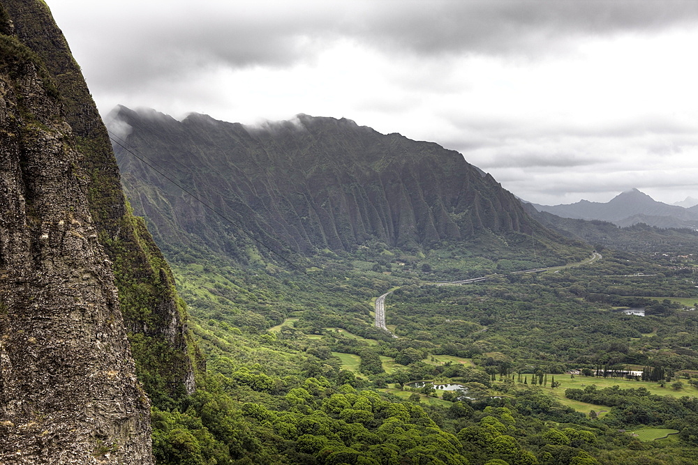 View of Nuuanu Pali Lookout, Oahu, Pacific Ocean, Hawaii, USA