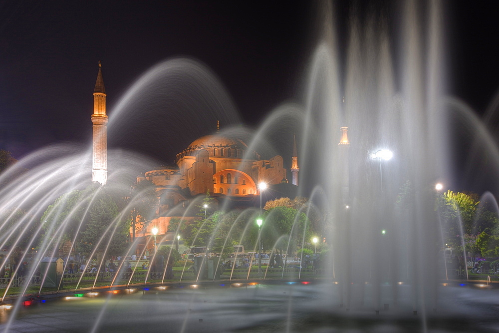 Fontaine and Hagia Sophia at Sultanahmet Park, Istanbul, Turkey