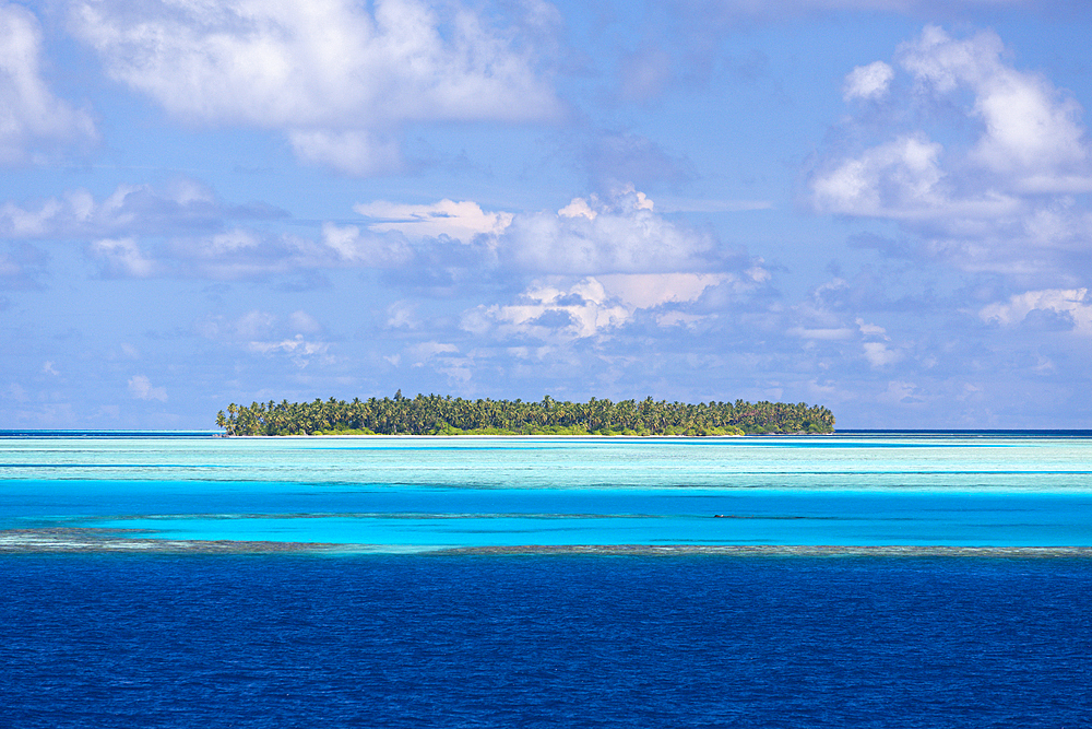 Uninhabitat Island, Felidhu Atoll, Maldives