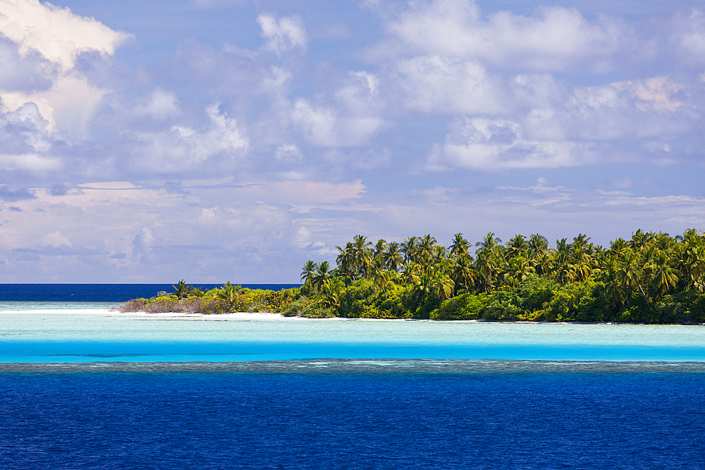 Uninhabitat Island, Felidhu Atoll, Maldives