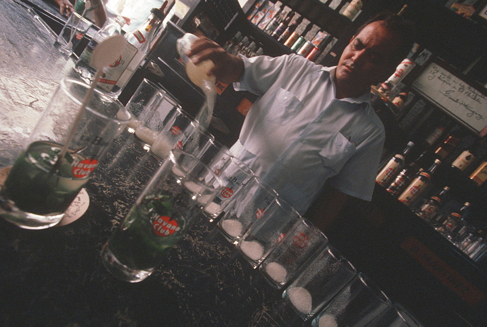 La Bodequita del Medio, a favorite Ernest Hemingway bar where he always had a traditional Mojito cocktail, Habana Vieja, Havana, Cuba