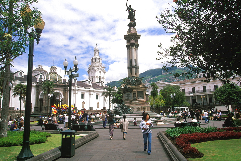 Plaza de Independencia the heart of the Old Colonial Center with fountains and gardens and the Cathedral beyond, Quito, Ecuador