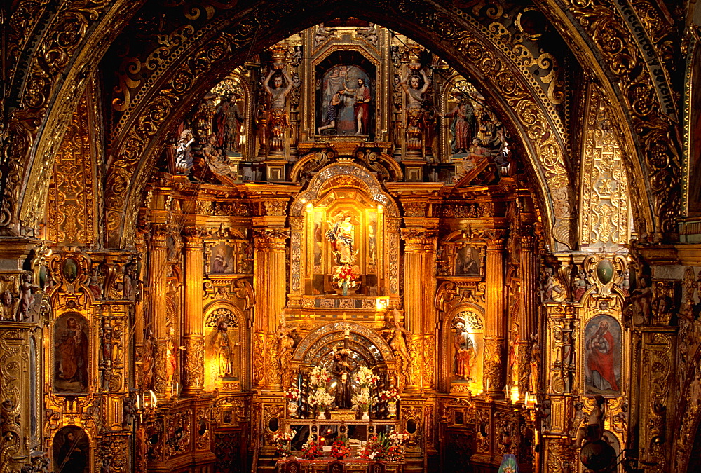 Monastery of San Francisco built in 1534 to 1600 the main altar, a spectacular example of Baroque carving, Quito, Ecuador