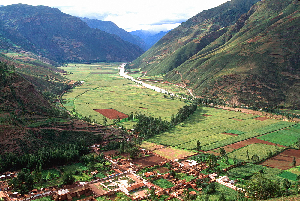 The Urubamba River Valley or Sacred Valley of Incas, between Vilcabamba and the Urubamba Mountains near Pisac, Cuzco area, Highlands, Peru