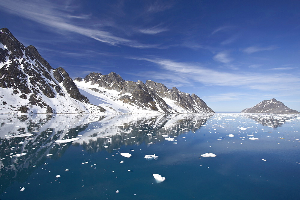 Fugle Fjord, Spitsbergen Island, Arctic, Norway, Europe