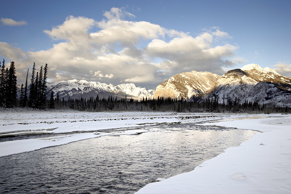 Fiddle River and Bosche Range in winter, Jasper National Park, UNESCO World Heritage Site, Rocky Mountains, Alberta, Canada, North America