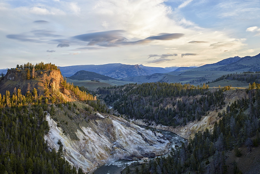 Yellowstone River near Calcite Springs, Yellowstone National Park, UNESCO Wortld Heritage Site, Wyoming, United States of America, North America