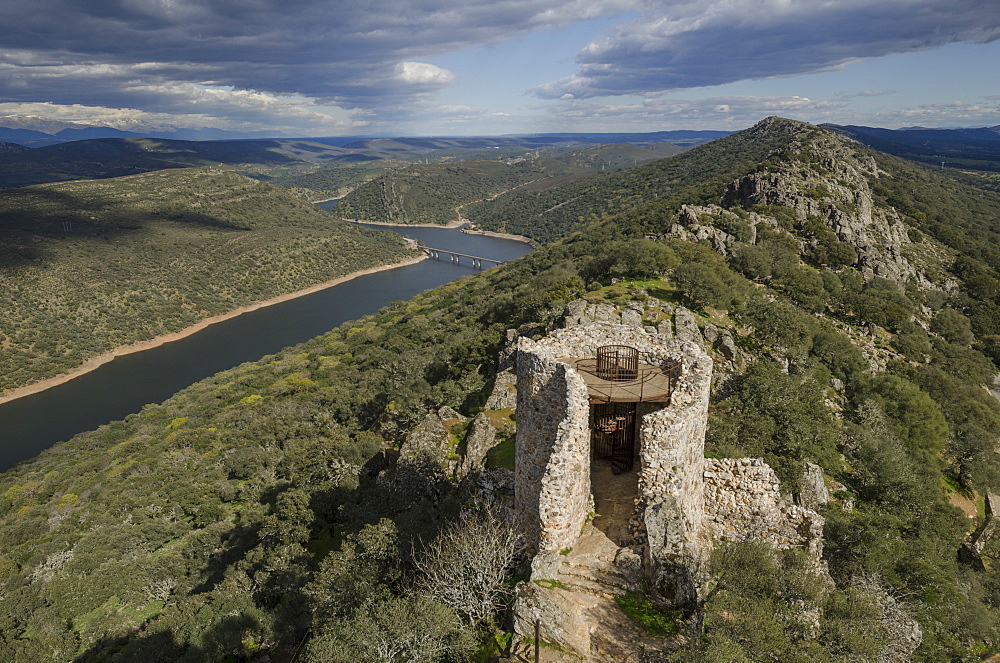 Castillo de Monfrague, Monfrague National Park (Parque Natural de Monfrague), Caceres, Extremadura, Spain, Europe