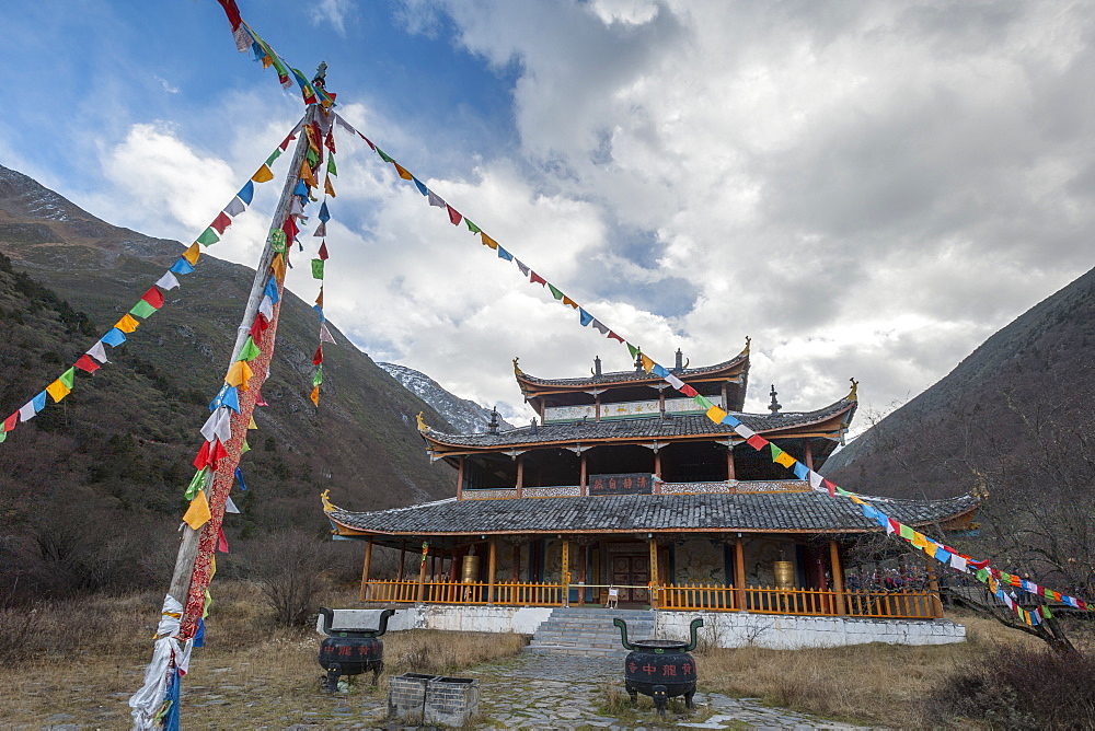 Huanglong Middle Temple, Huanglong, Sichuan province, China, Asia