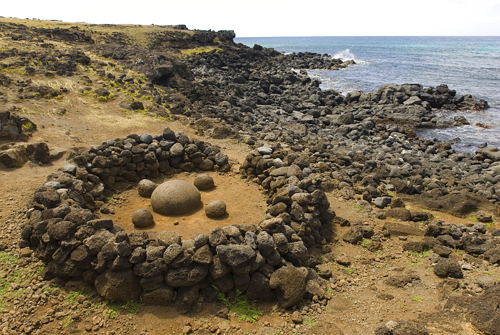 Navel of the World, Te Pito o te Henua, Easter Island (Rapa Nui), Chile, South America