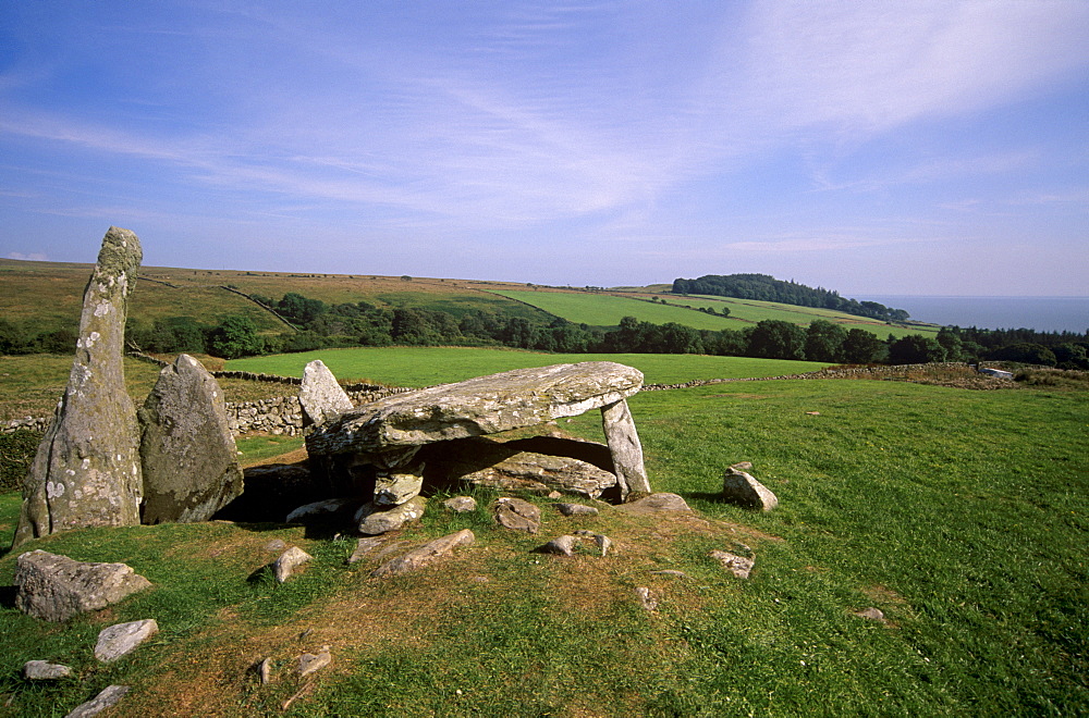 Cairnholy II Chambered cairn dating from the Neolithic Bronze age, near Creetown, Galloway, Dumfries and Galloway, Scotland, United Kingdom, Europe