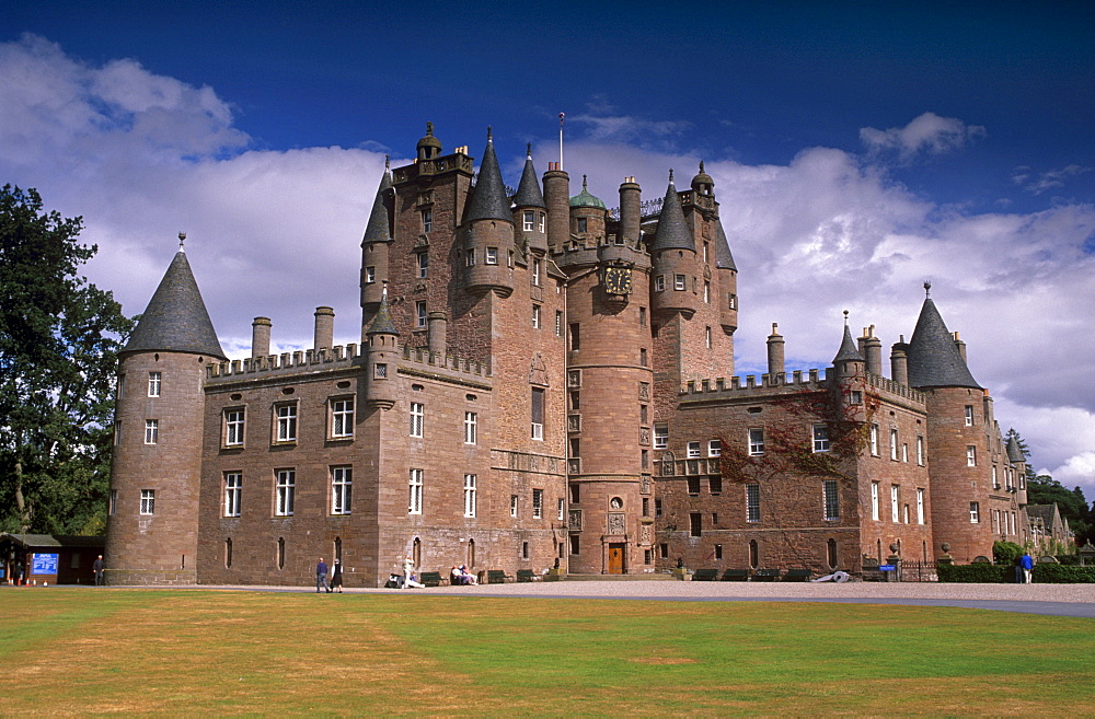 Glamis Castle, childhood home of the late Queen Elizabeth the Queen Mother, Glamis, Angus, Scotland, United Kingdom, Europe