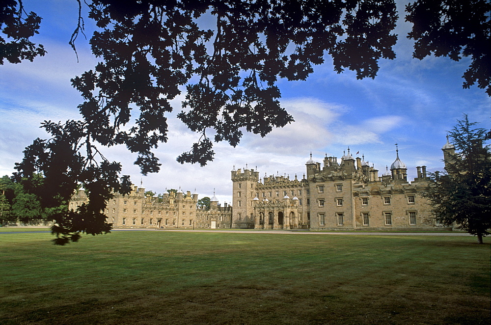 Floors Castle, dating from the 18th and 19th centuries, seat of the dukes of Roxburgh, Kelso, Roxburghshire, Scotland, United Kingdom, Europe