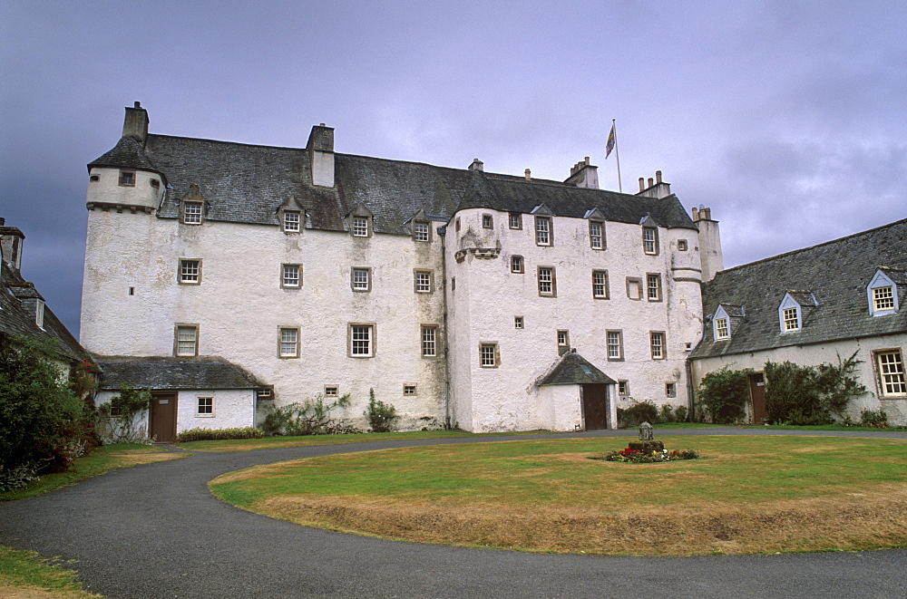 Traquair House, dating from the 12th century and the oldest continuously inhabited house in Scotland, Innerleithen, Peeblesshire, Scotland, United Kingdom, Europe