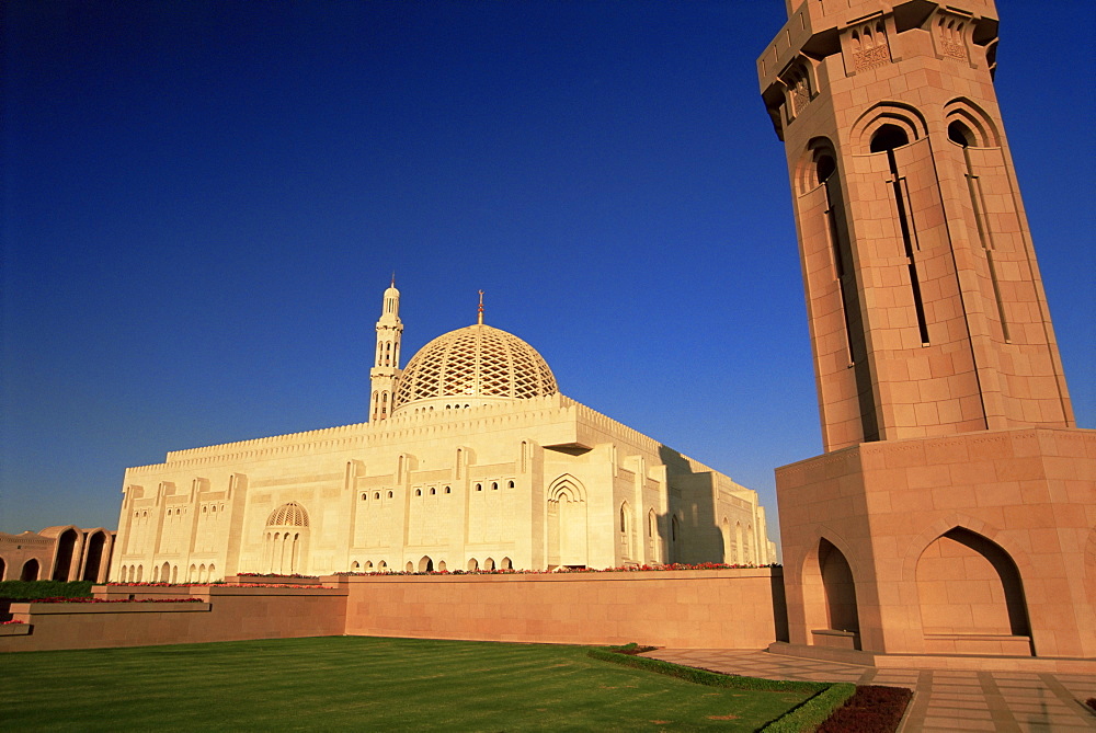 The Grand Mosque Sultan Qaboos, built in 2001, Muscat, Batinah region, Oman, Middle East