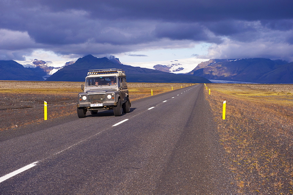 Iceland's ring road, the N1, with Skaftafell National Park in background, south-east Iceland (Austurland), Iceland, Polar Regions