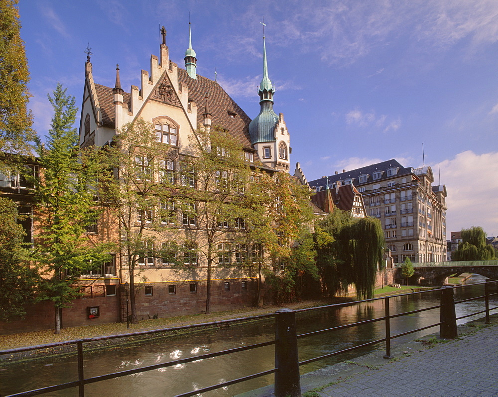 International College des Pontonniers, near River Ill, built in 1902 under German administration, in the new town, Strasbourg, Alsace, France, Europe