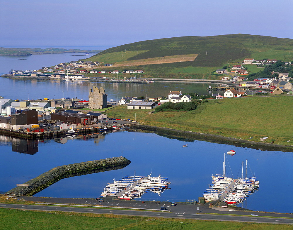 View of Scalloway, ancient capital of Shetland, and Scalloway Castle built by forced labour by Earl Patrick in 1600, Scalloway, Shetland Islands, Scotland, United Kingdom, Europe