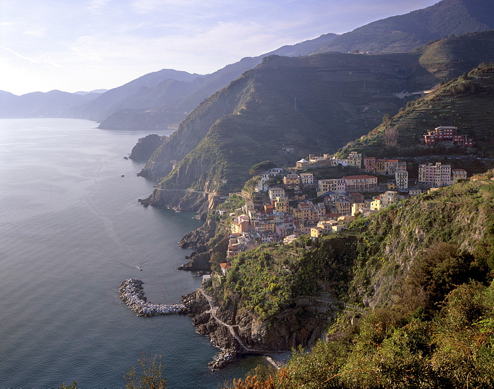 Riomaggiore, traditional fishing village, and coastline of Cinque Terre, UNESCO World Heritage Sit, Liguria, Italy, Europe