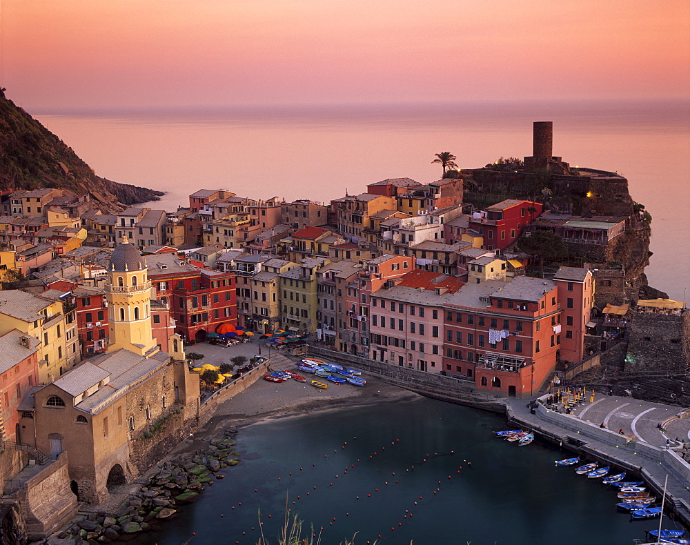 Vernazza harbour at dusk, Vernazza, Cinque Terre, UNESCO World Heritage Site, Liguria, Italy, Europe